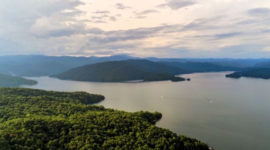 best RV camping destinations near Charlotte for Summer 2026 lake jocassee 